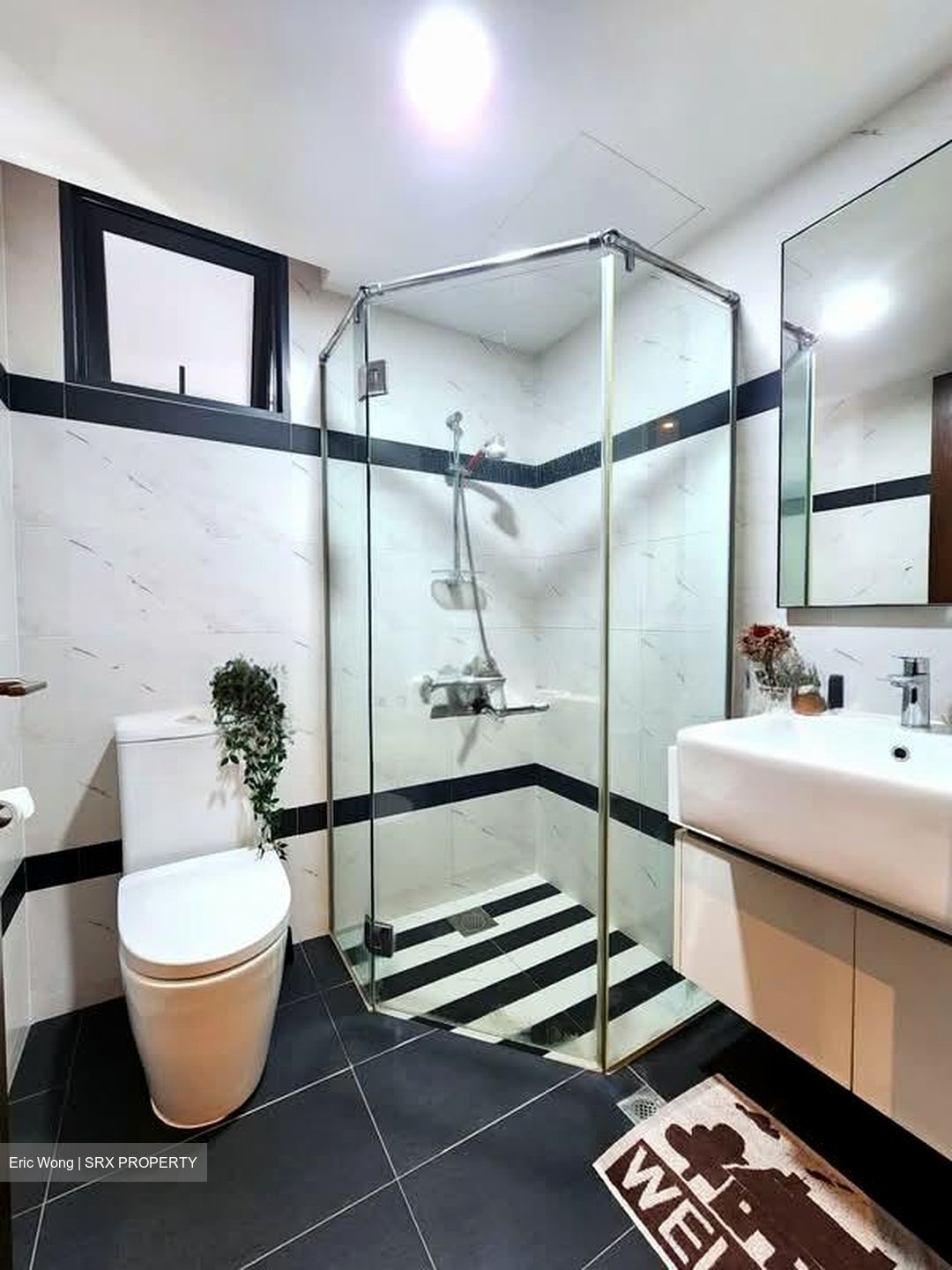 Symphony Suites (D27), Condominium #571870101